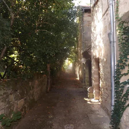 Les Capucins Oda ve Kahvaltı Figeac